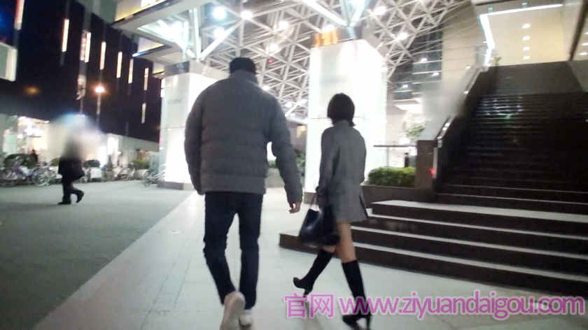 200GANA-2028池袋车站前打招呼的姐姐