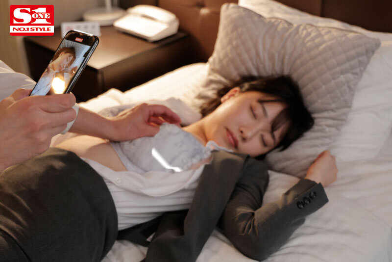 ssis00728丝袜OL安達夕莉